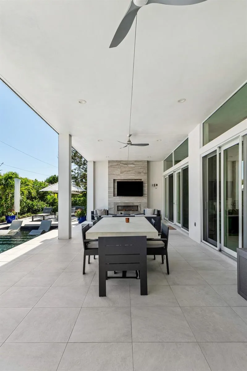 823 W Oyster Lane Lantana, FL 33462