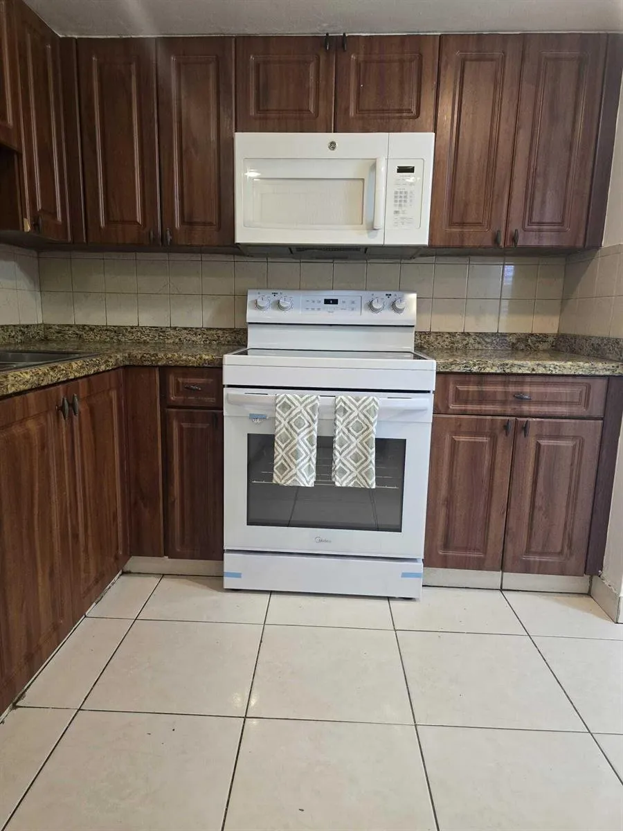 1201 SW 52nd Avenue #202-2 North Lauderdale, FL 33068