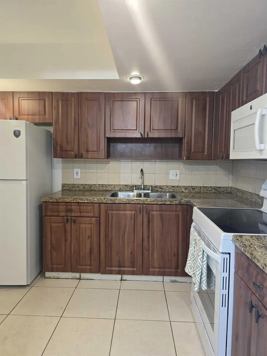 1201 SW 52nd Avenue #202-2 North Lauderdale, FL 33068