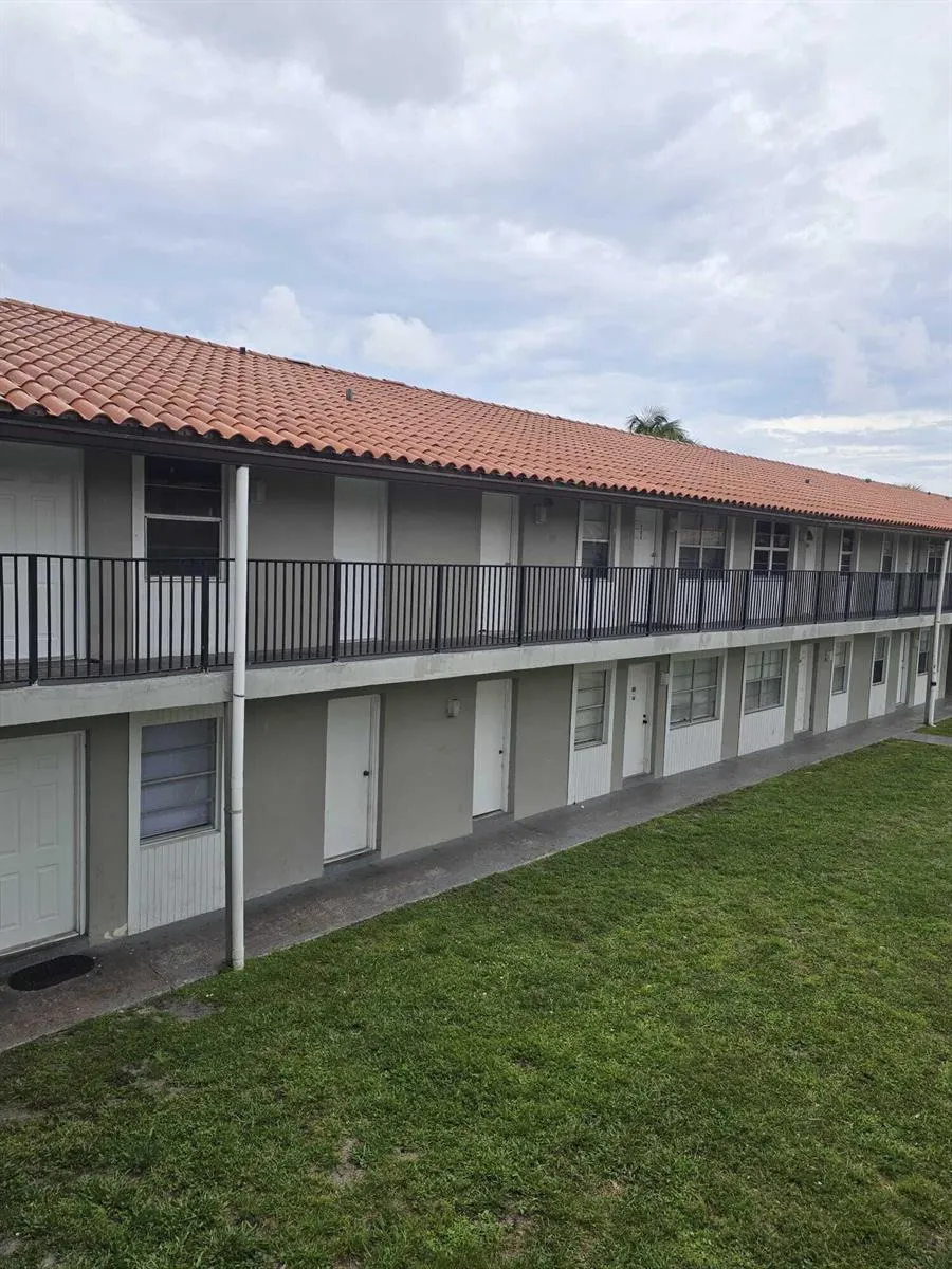 1201 SW 52nd Avenue #202-2 North Lauderdale, FL 33068