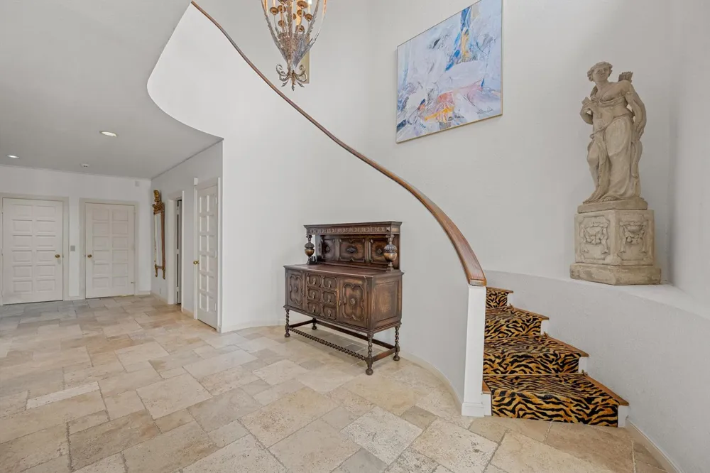 23 Sloans Curve Drive Palm Beach, FL 33480