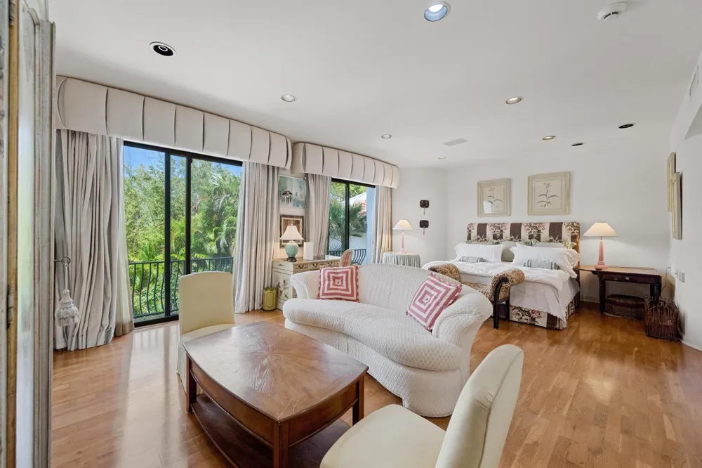 23 Sloans Curve Drive Palm Beach, FL 33480