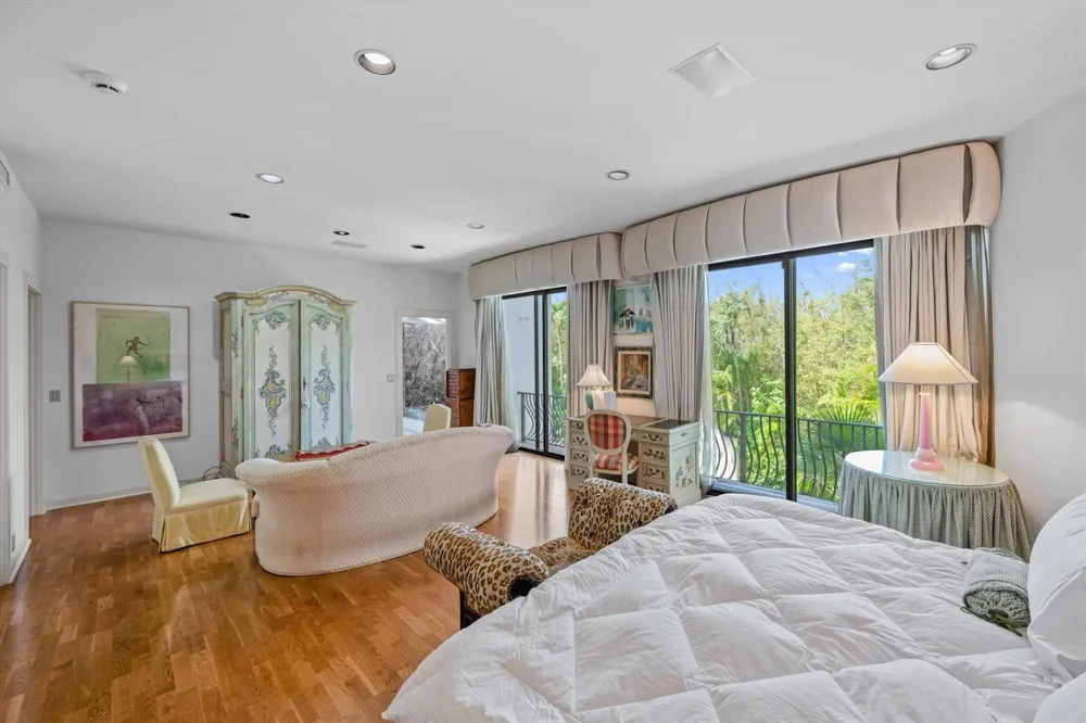 23 Sloans Curve Drive Palm Beach, FL 33480