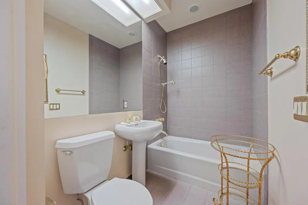 23 Sloans Curve Drive Palm Beach, FL 33480