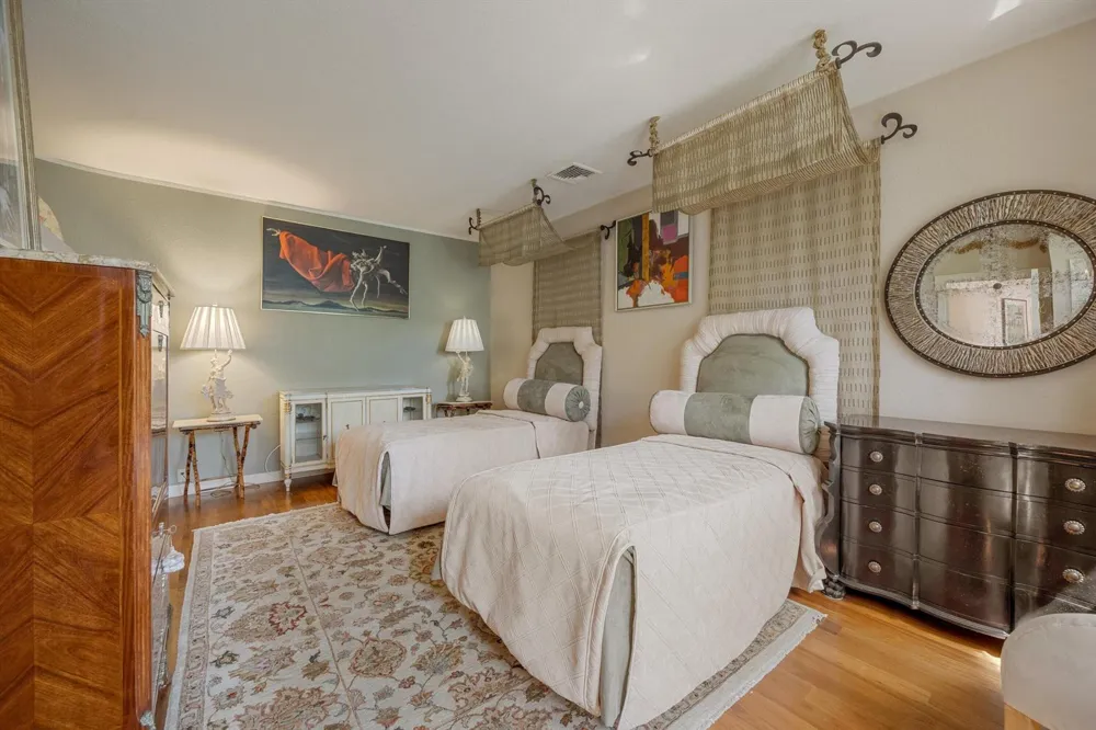23 Sloans Curve Drive Palm Beach, FL 33480