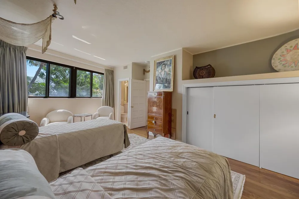 23 Sloans Curve Drive Palm Beach, FL 33480