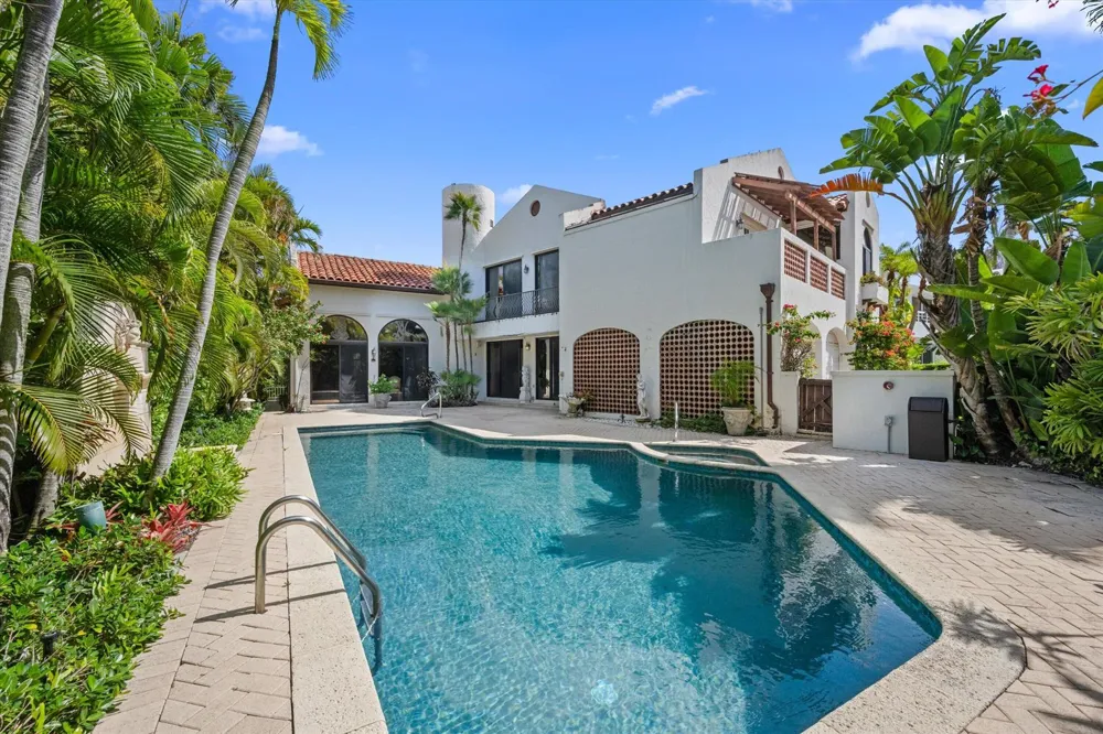 23 Sloans Curve Drive Palm Beach, FL 33480