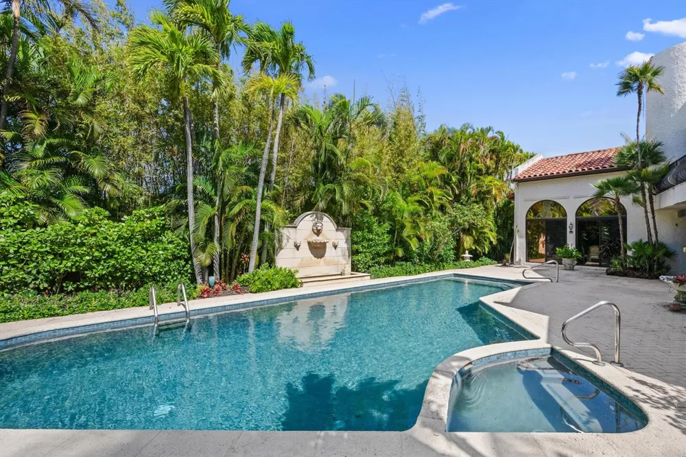 23 Sloans Curve Drive Palm Beach, FL 33480