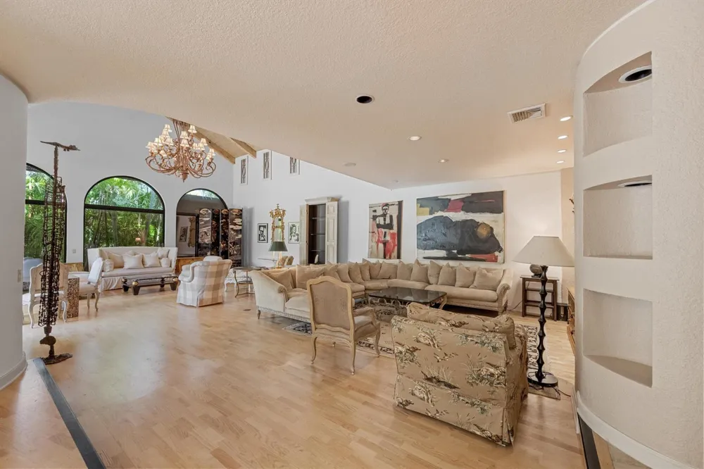 23 Sloans Curve Drive Palm Beach, FL 33480