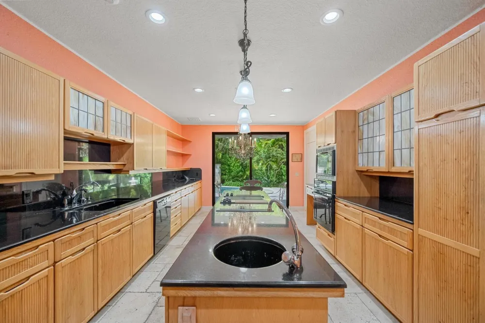 23 Sloans Curve Drive Palm Beach, FL 33480
