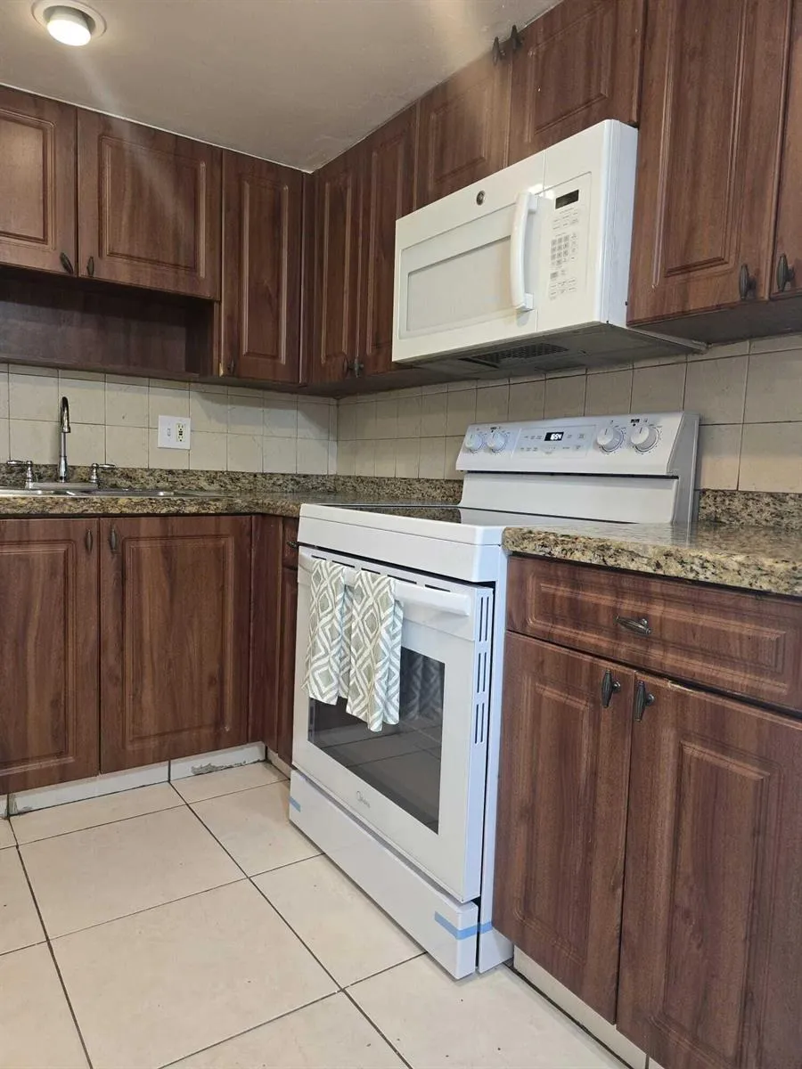 1201 SW 52nd Avenue #202-2 North Lauderdale, FL 33068