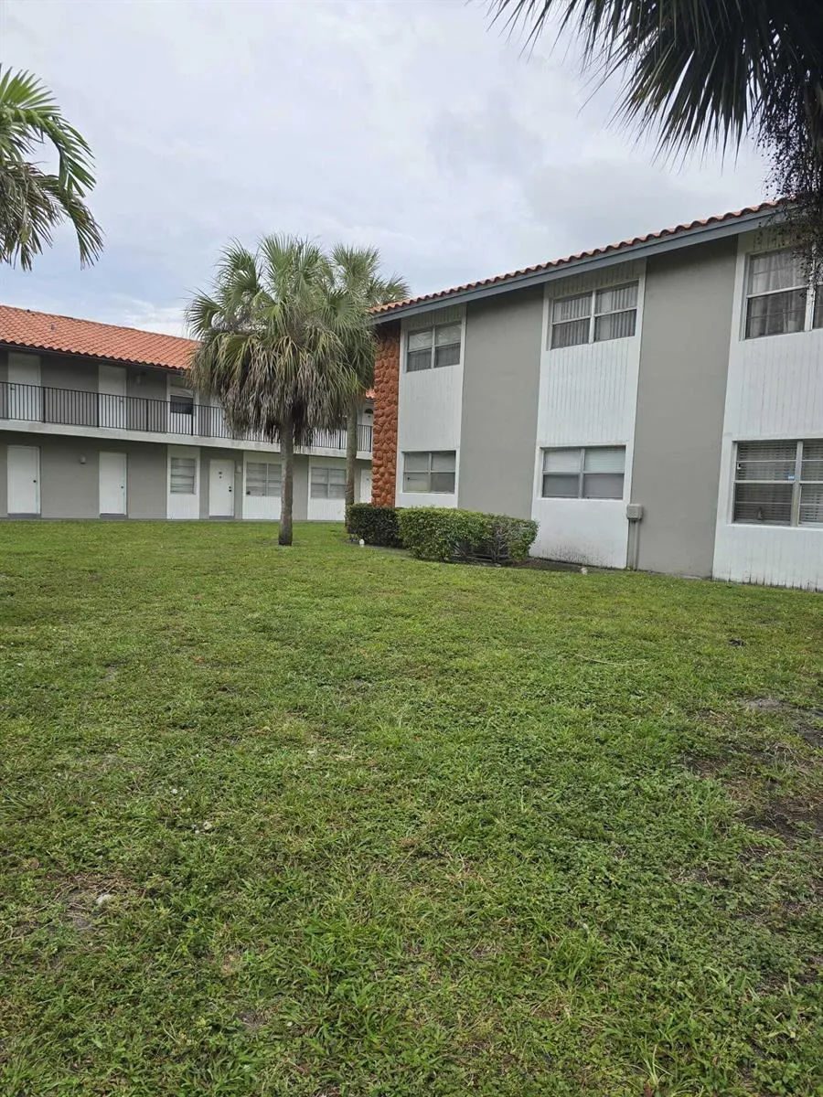 1201 SW 52nd Avenue #202-2 North Lauderdale, FL 33068
