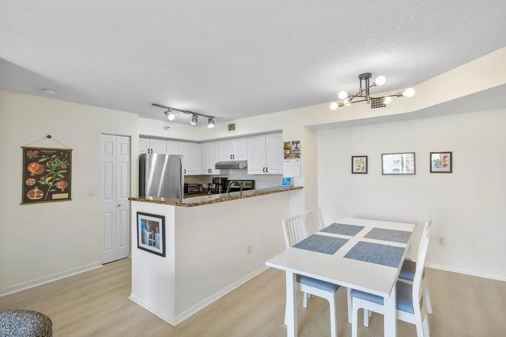 157 Yacht Club Way #206 Hypoluxo, FL 33462