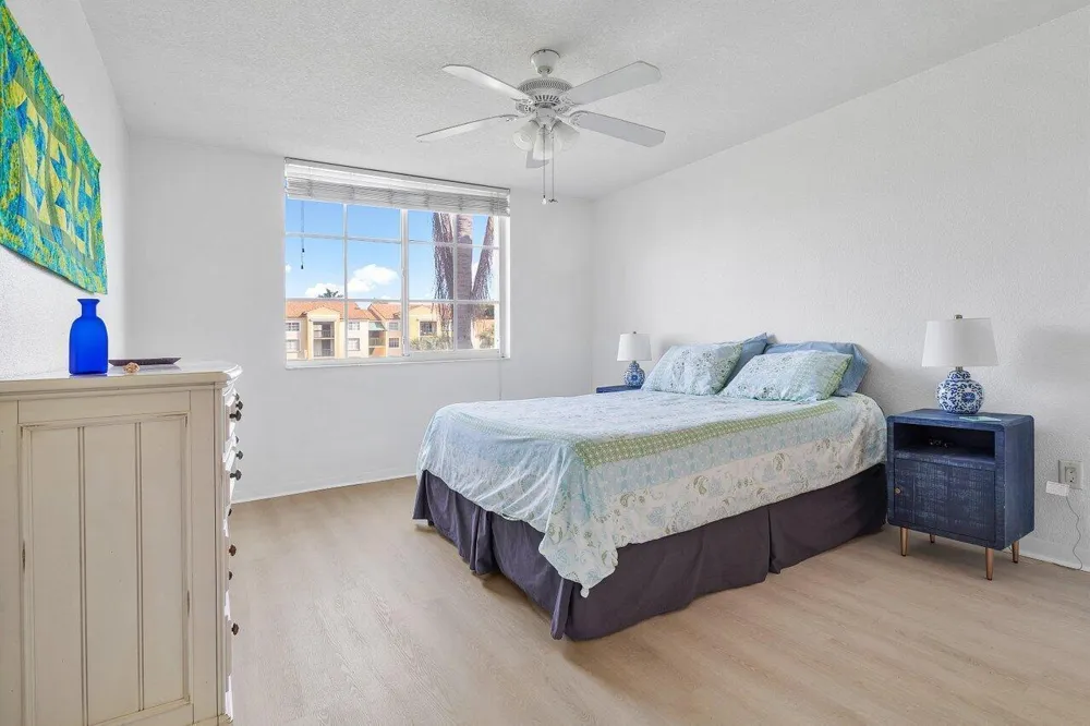 157 Yacht Club Way #206 Hypoluxo, FL 33462