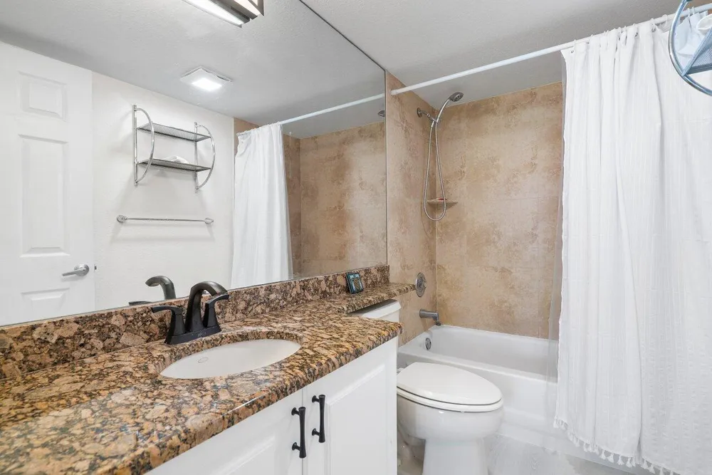 157 Yacht Club Way #206 Hypoluxo, FL 33462