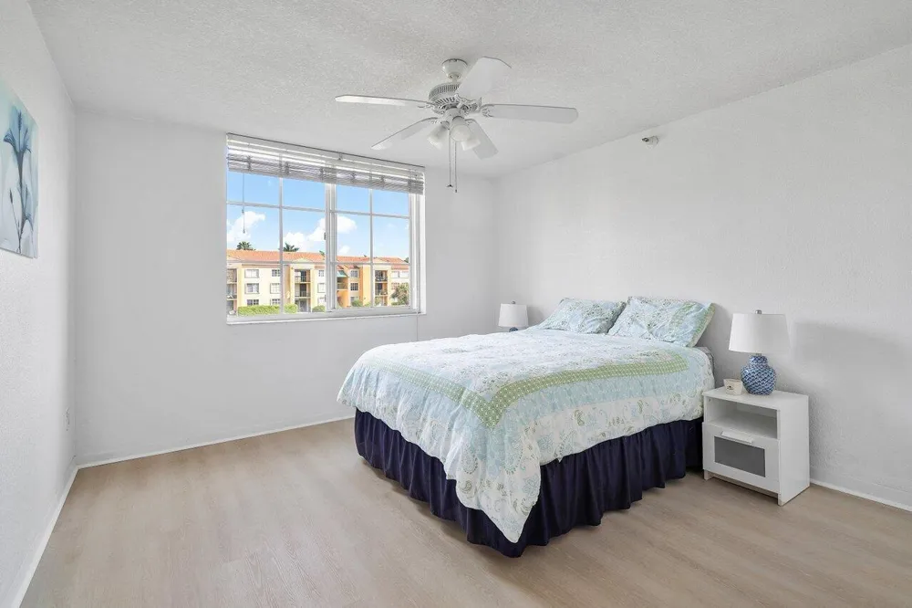 157 Yacht Club Way #206 Hypoluxo, FL 33462