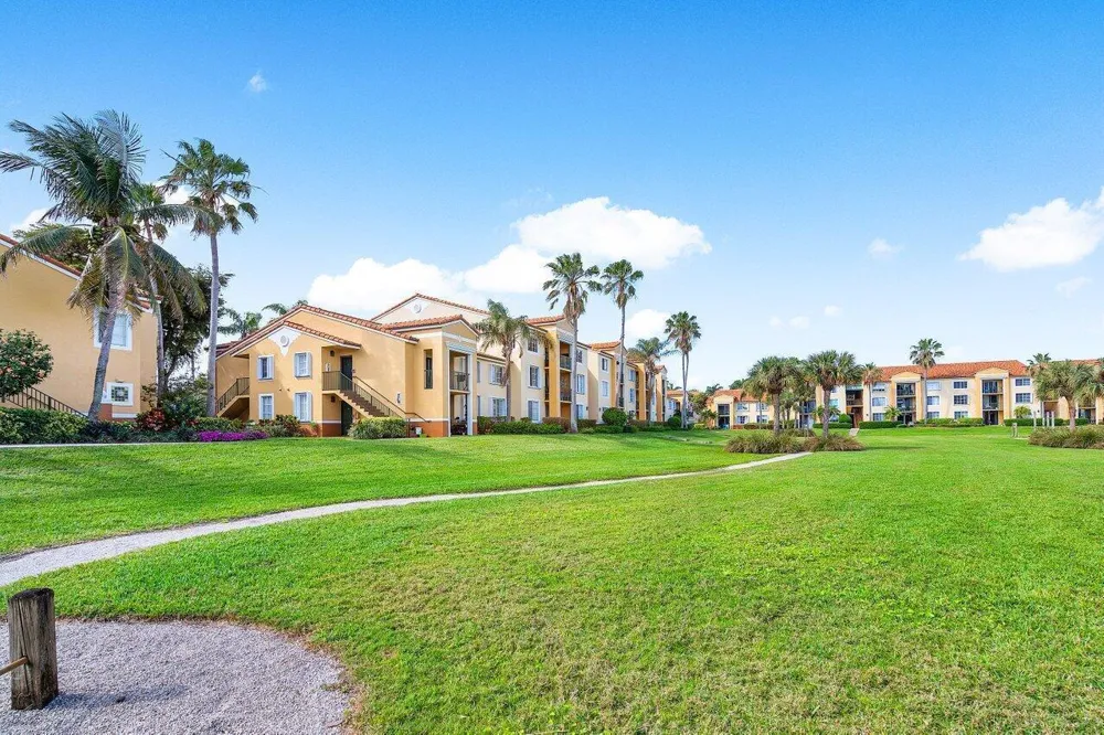 157 Yacht Club Way #206 Hypoluxo, FL 33462