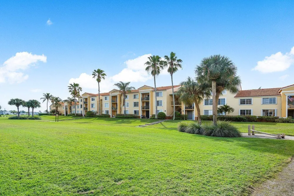 157 Yacht Club Way #206 Hypoluxo, FL 33462