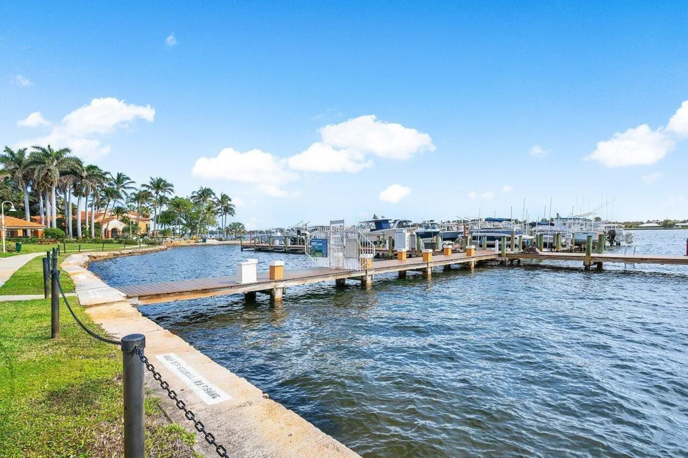 157 Yacht Club Way #206 Hypoluxo, FL 33462