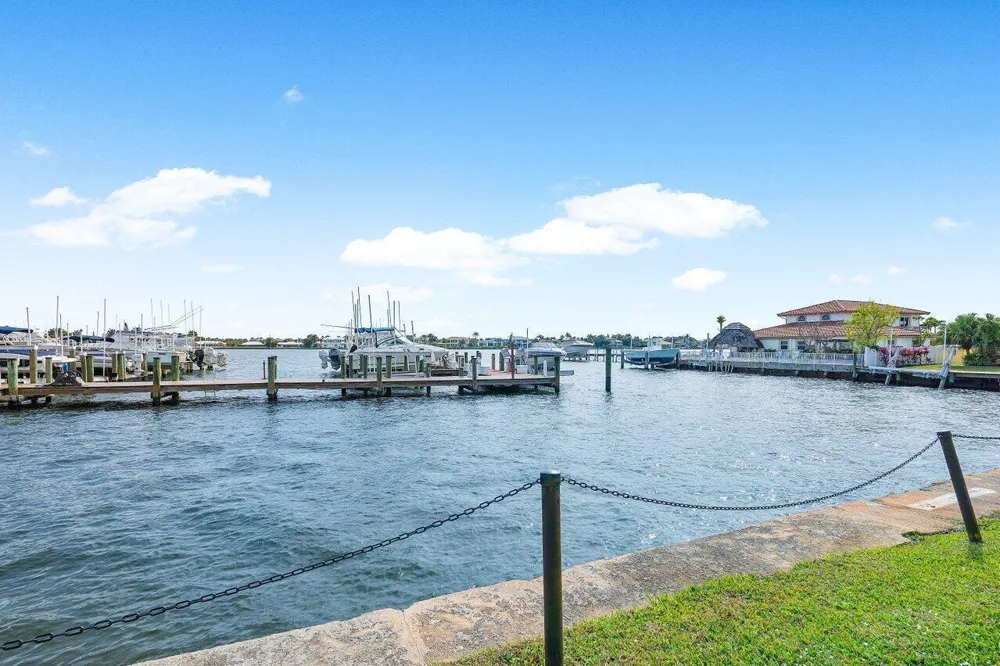 157 Yacht Club Way #206 Hypoluxo, FL 33462