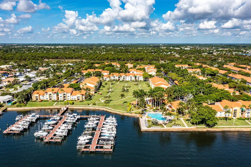 157 Yacht Club Way #206 Hypoluxo, FL 33462