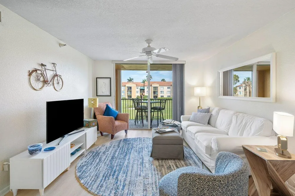 157 Yacht Club Way #206 Hypoluxo, FL 33462