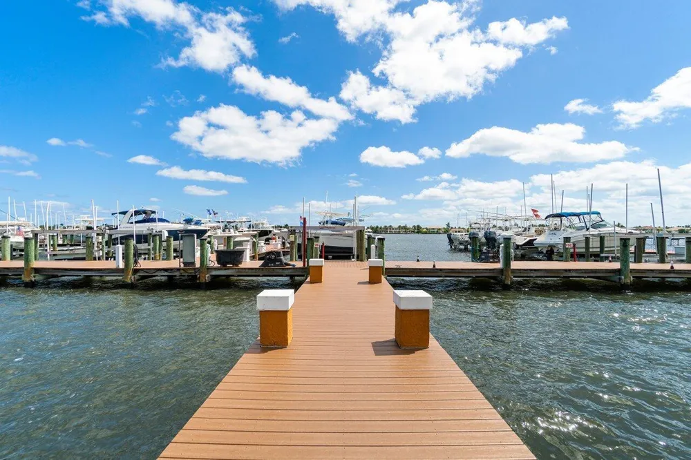 157 Yacht Club Way #206 Hypoluxo, FL 33462