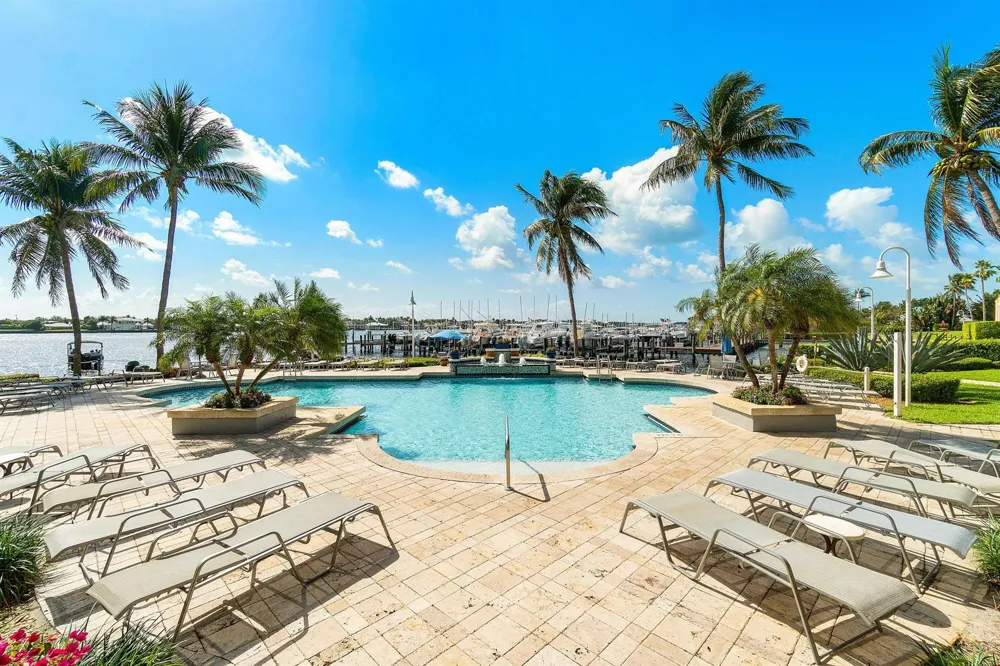 157 Yacht Club Way #206 Hypoluxo, FL 33462