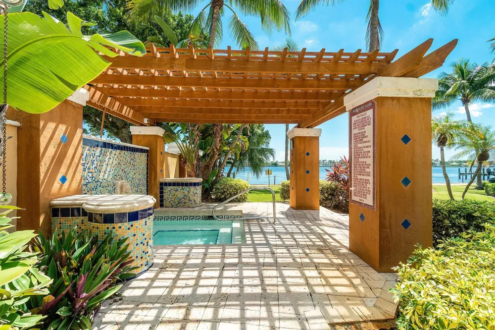 157 Yacht Club Way #206 Hypoluxo, FL 33462