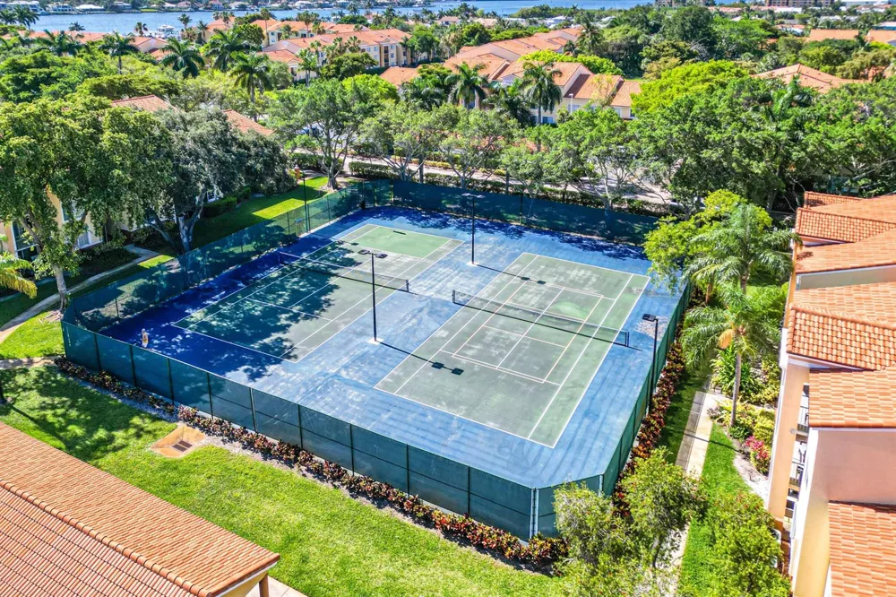 157 Yacht Club Way #206 Hypoluxo, FL 33462