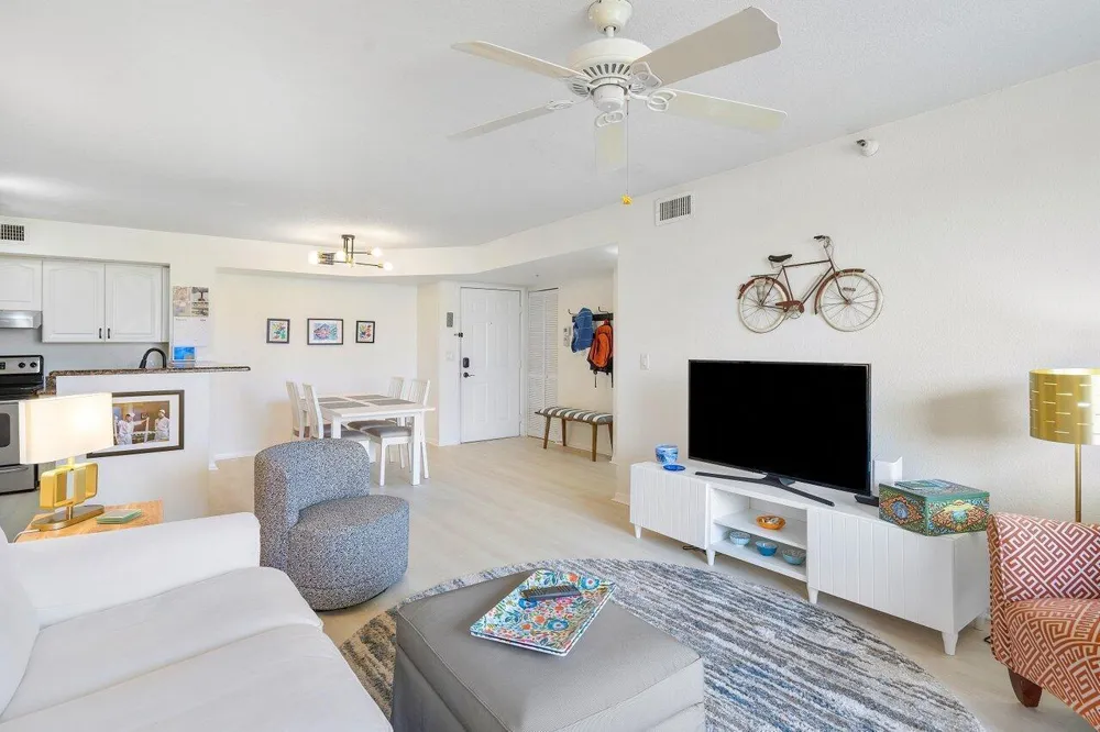 157 Yacht Club Way #206 Hypoluxo, FL 33462