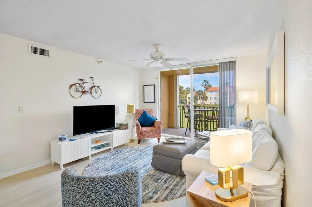 157 Yacht Club Way #206 Hypoluxo, FL 33462