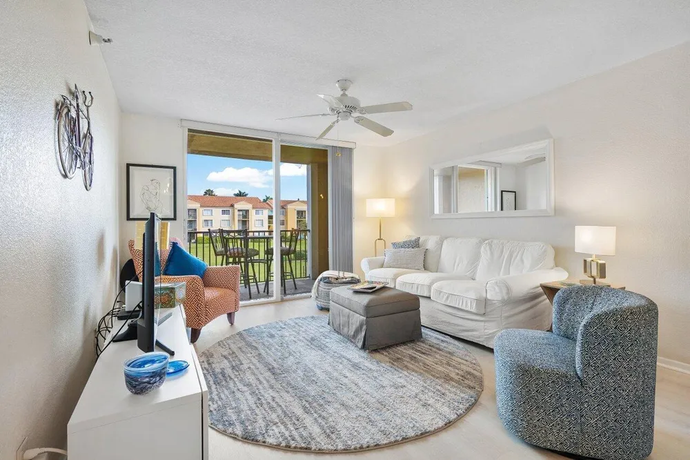 157 Yacht Club Way #206 Hypoluxo, FL 33462