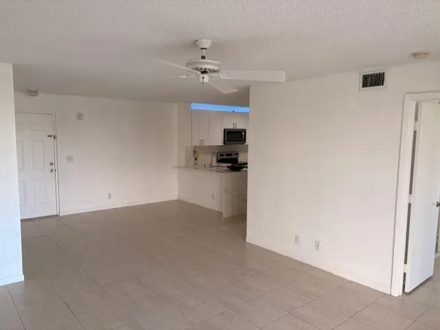 5661 Riverside Drive #203b7 Coral Springs, FL 33067