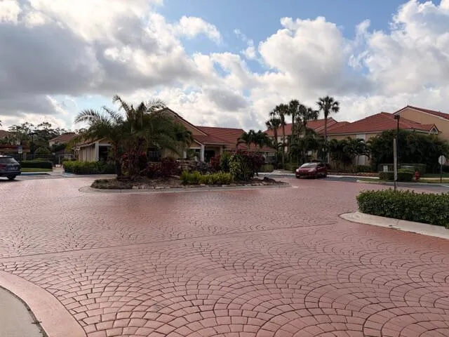 5661 Riverside Drive #203b7 Coral Springs, FL 33067