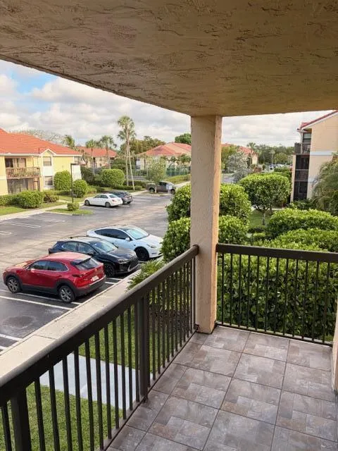 5661 Riverside Drive #203b7 Coral Springs, FL 33067