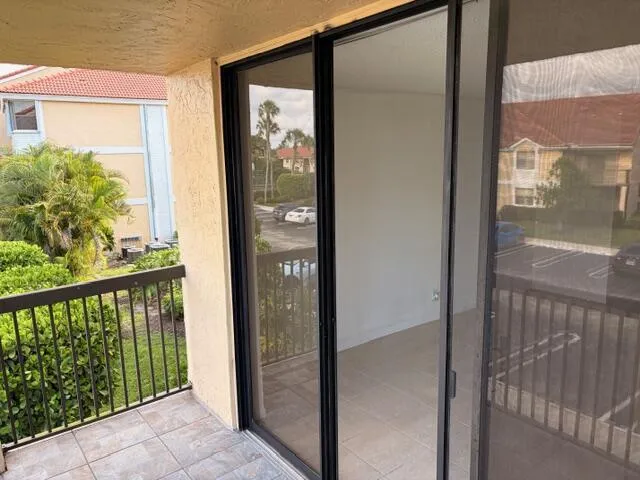 5661 Riverside Drive #203b7 Coral Springs, FL 33067