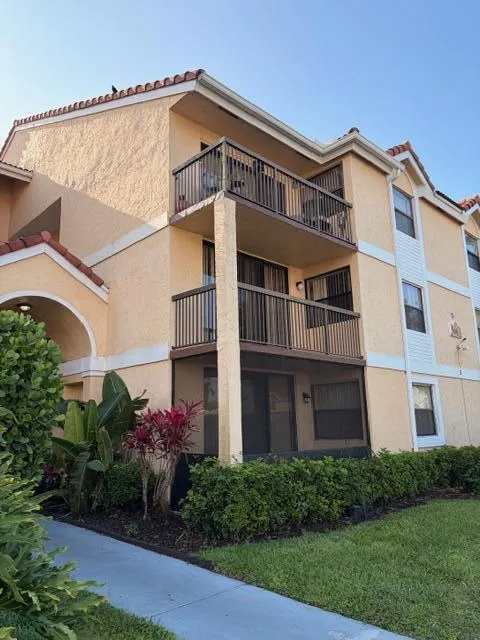 5661 Riverside Drive #203b7 Coral Springs, FL 33067