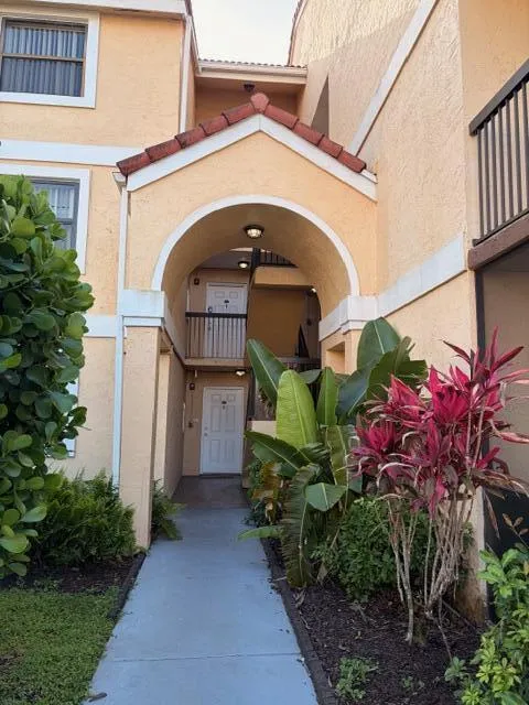 5661 Riverside Drive #203b7 Coral Springs, FL 33067