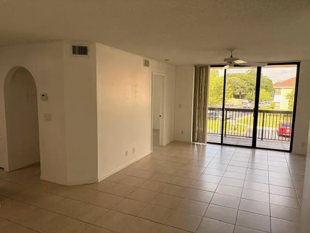 5661 Riverside Drive #203b7 Coral Springs, FL 33067