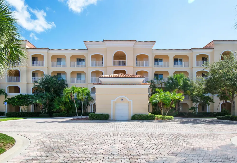 22 Harbour Isle Drive W #204 Fort Pierce, FL 34949