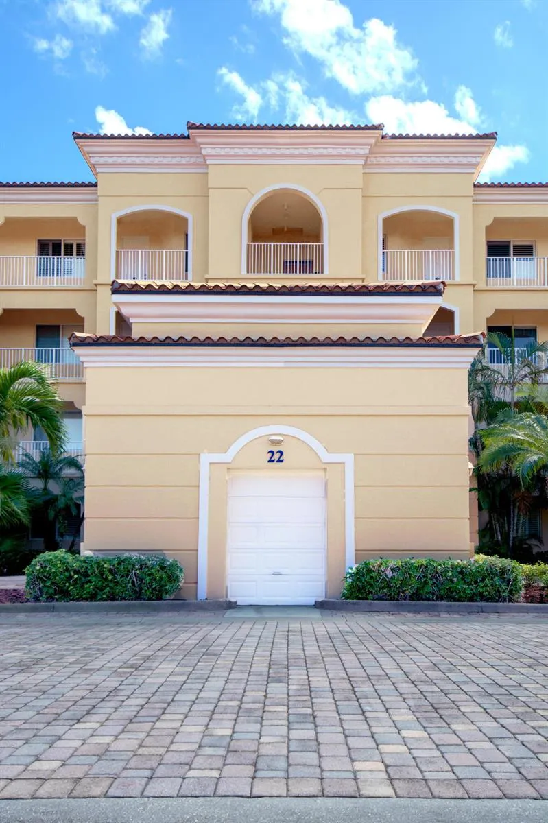 22 Harbour Isle Drive W #204 Fort Pierce, FL 34949