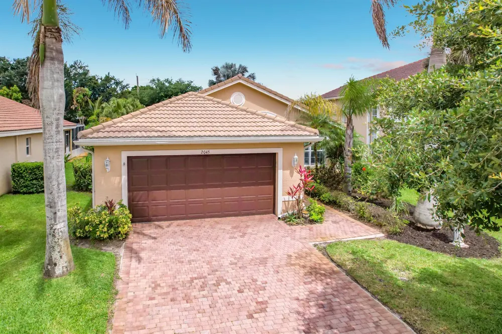 2045 Grey Falcon Circle SW Vero Beach, FL 32962