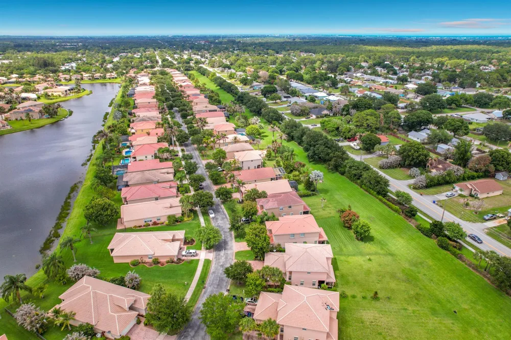 2045 Grey Falcon Circle SW Vero Beach, FL 32962