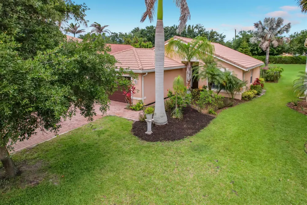 2045 Grey Falcon Circle SW Vero Beach, FL 32962