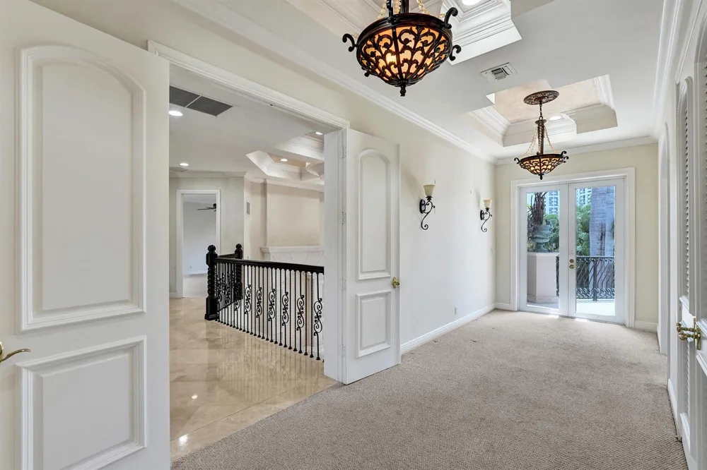 1212 E Lake Drive Fort Lauderdale, FL 33316