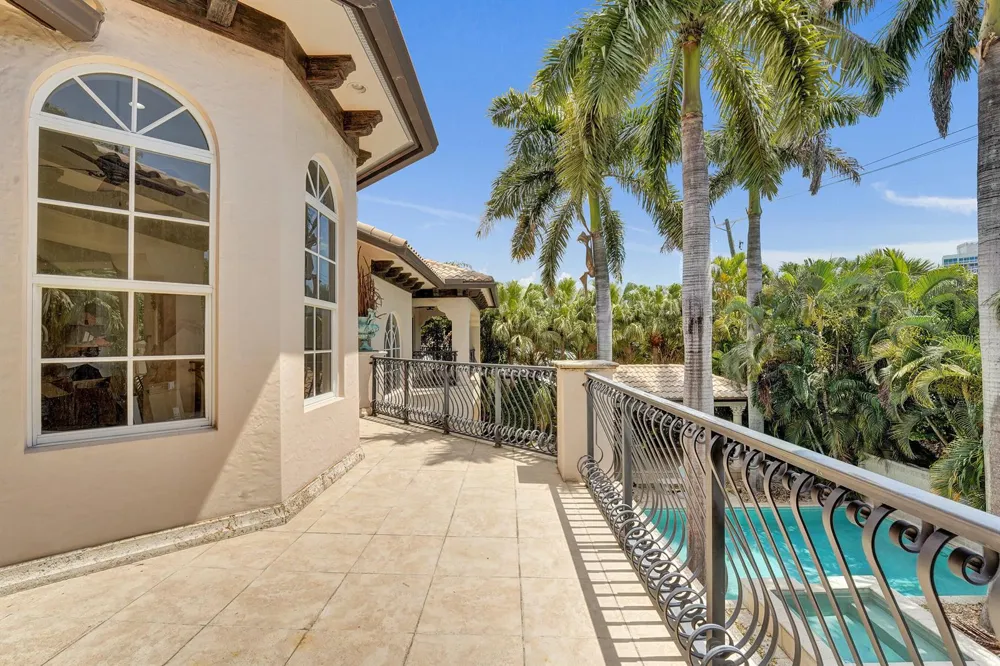 1212 E Lake Drive Fort Lauderdale, FL 33316
