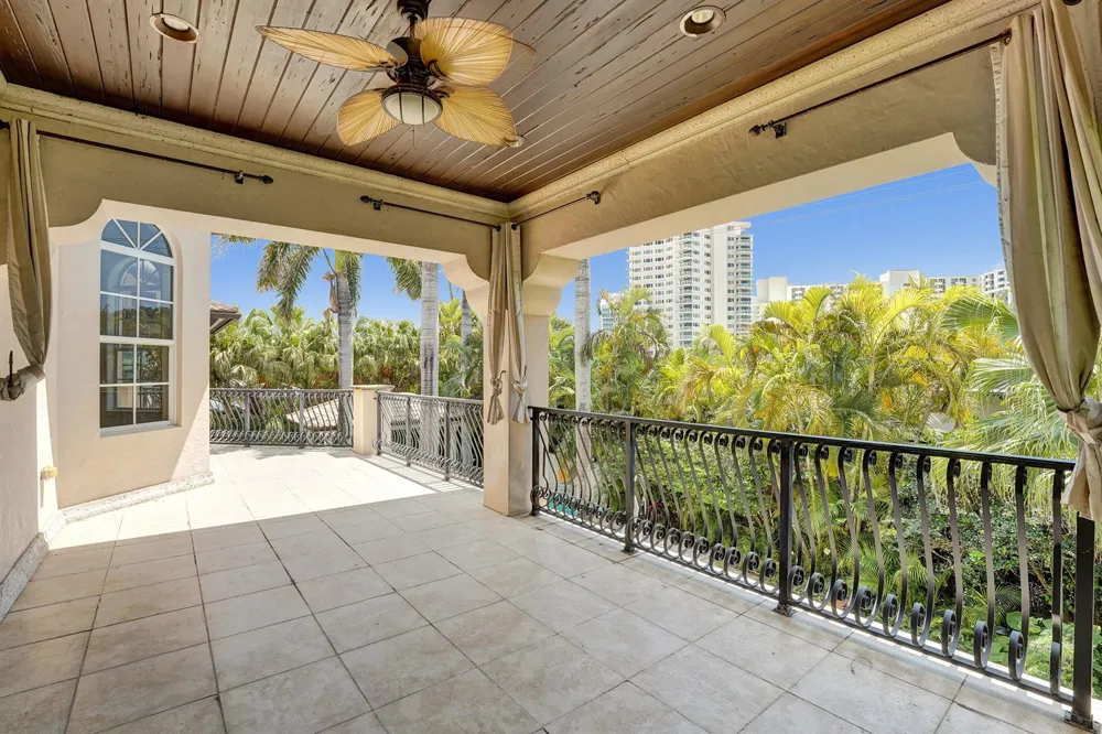 1212 E Lake Drive Fort Lauderdale, FL 33316