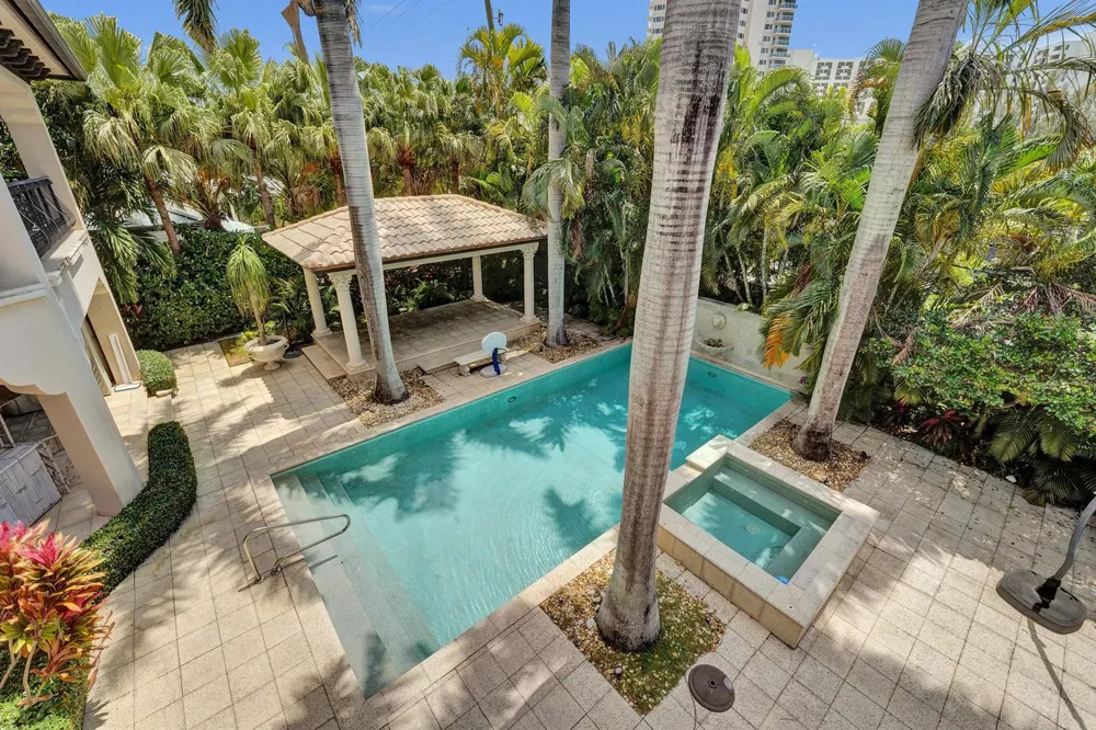 1212 E Lake Drive Fort Lauderdale, FL 33316