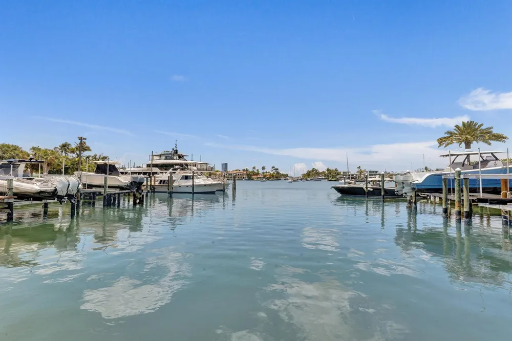 1212 E Lake Drive Fort Lauderdale, FL 33316